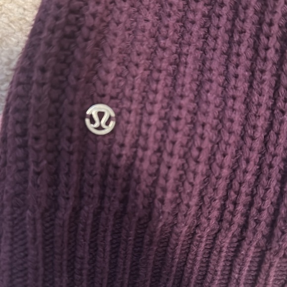Lululemon size 6 deep plum turtleneck sweater great condition ! - Picture 4 of 4